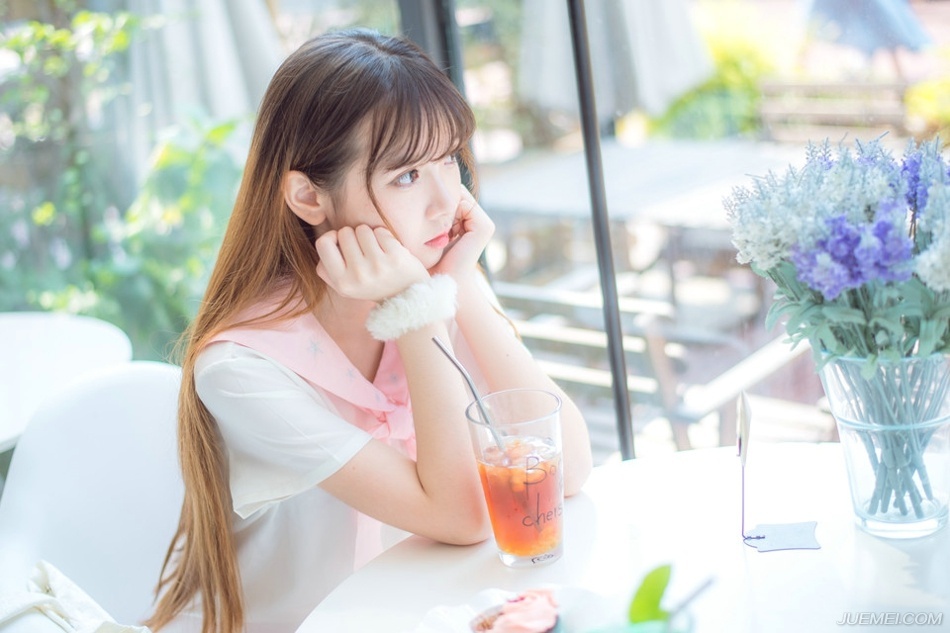 如果可以，请告诉，我还在怀恋你的时候，你是否把你曾经的温暖留在了我的心中;如果是那样，我会用这仅有的一丝温暖，来感受过往的情意绵绵。不会忘记你，所以还是会想你!当我孤独的时候，还可以想着你，那该有多甜蜜!